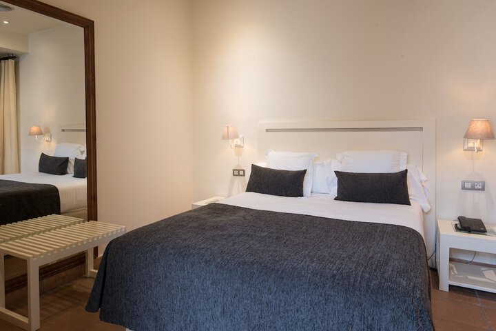 Room 4 of 73