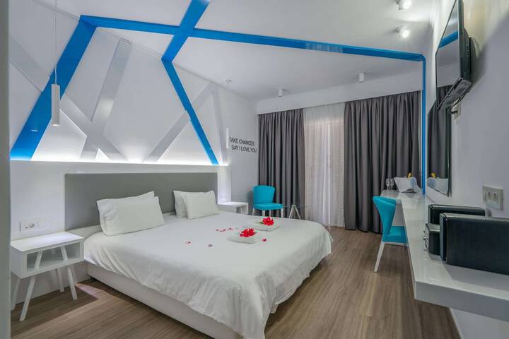Room 83 of 184