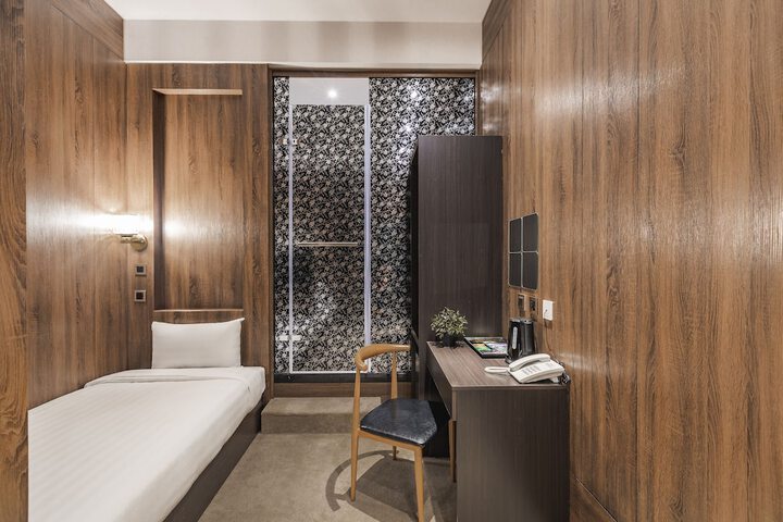 Room 42 of 89