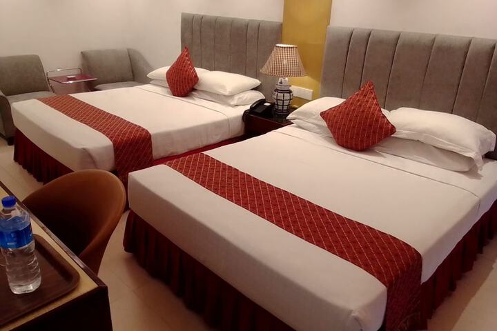 Room 33 of 59