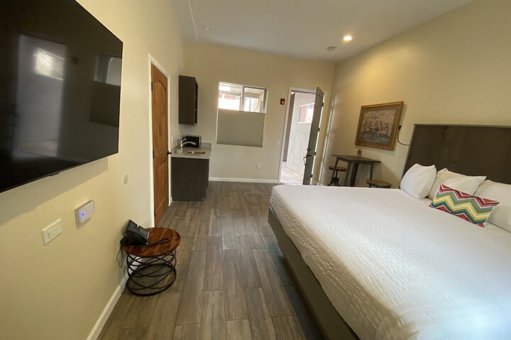 Room 17 of 60