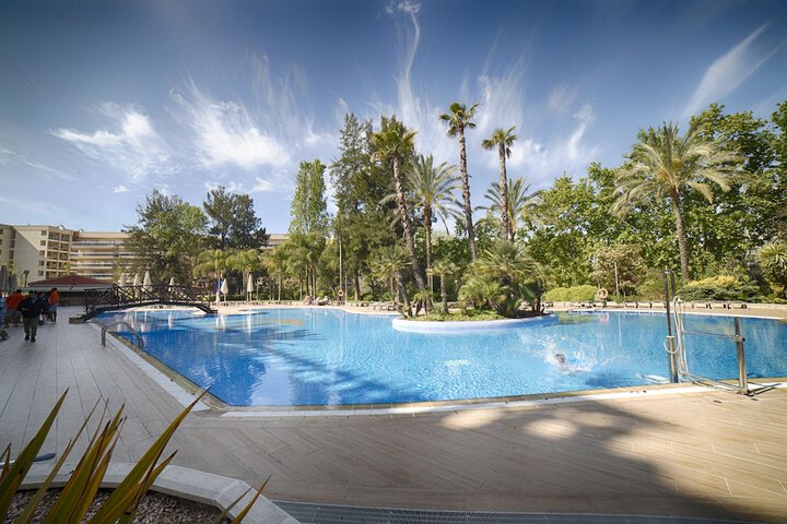 Pools & Facilities