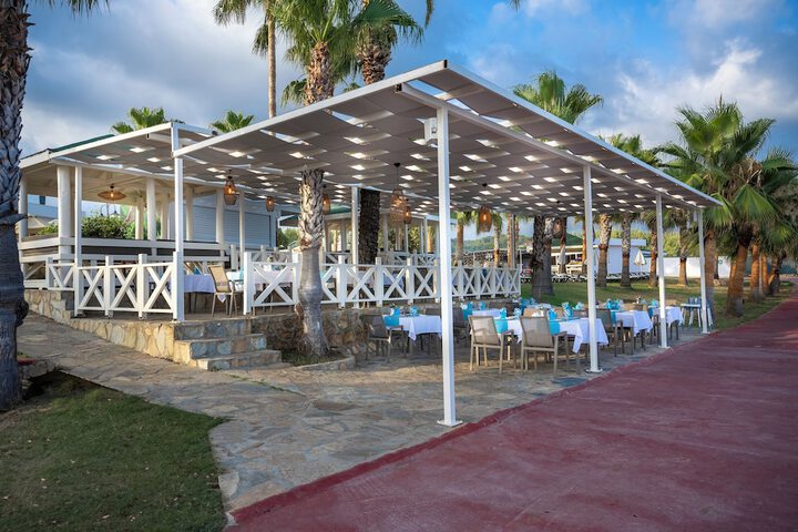 Hotel Exterior 504 of 552