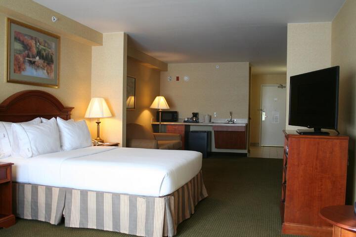 1 King Bed (8 of 11)