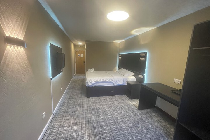 Room 14 of 36