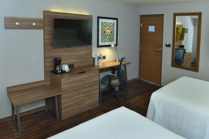 Room 6 of 61