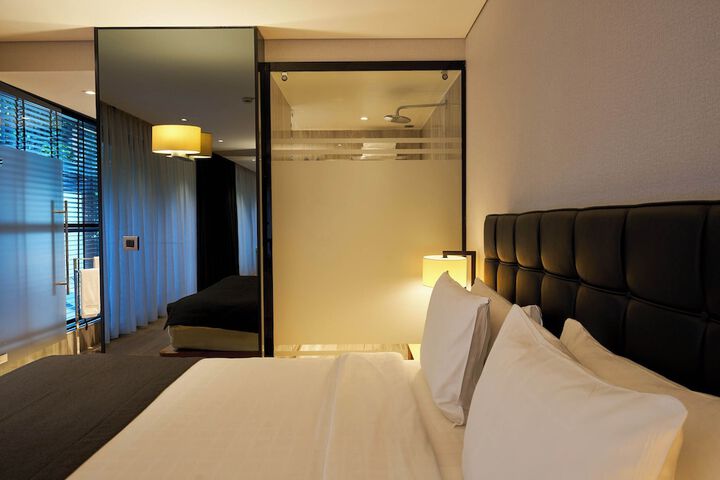 Room 93 of 203