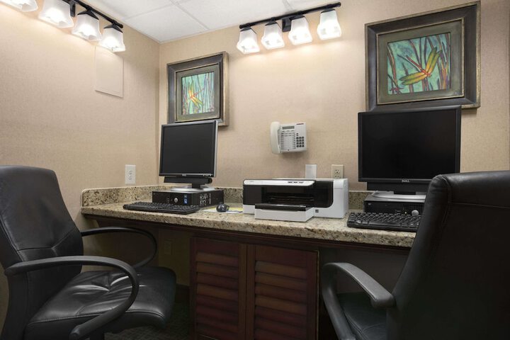 Business Center 32 of 35