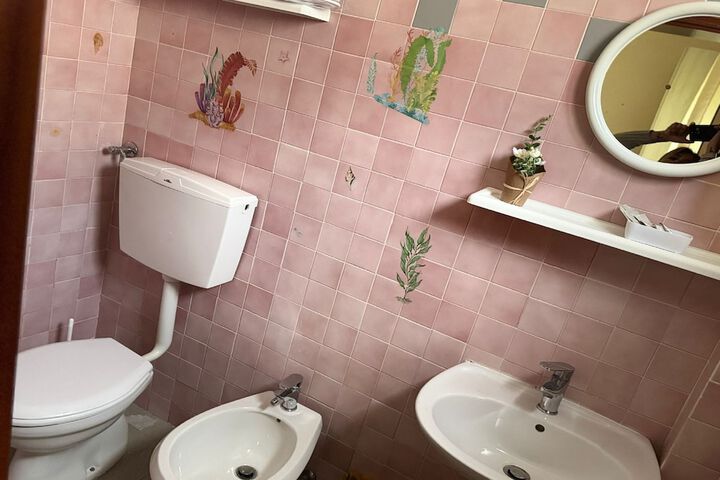 Room 22 of 28