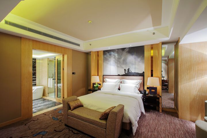 Room 9 of 37