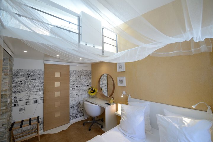 Room 218 of 648