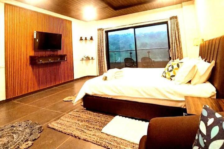 Room 9 of 15