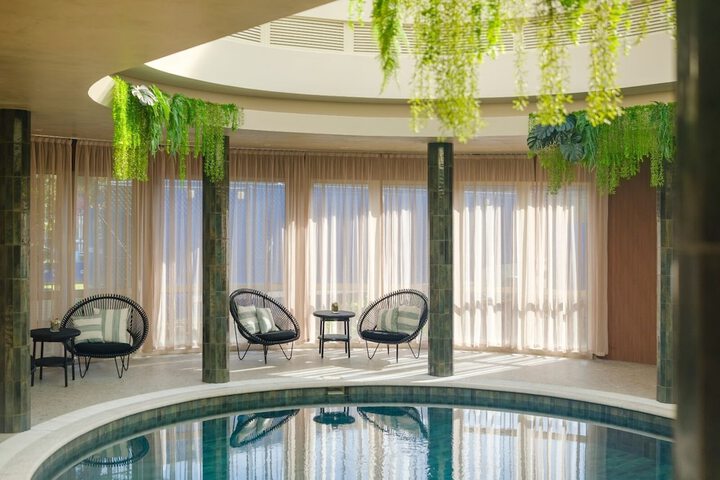 Pool Hotel