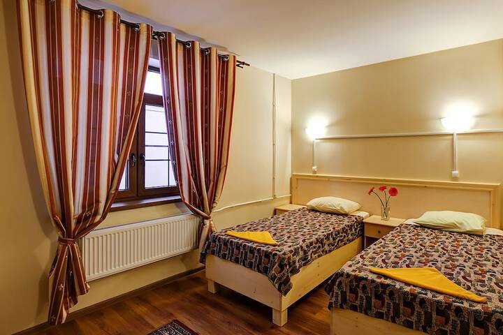 Room 6 of 63