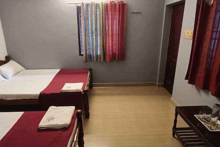 Room 10 of 18