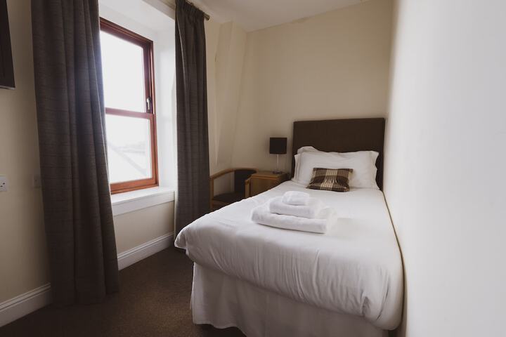 Room 25 of 43