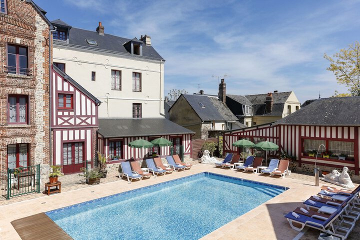 Pool Hotel