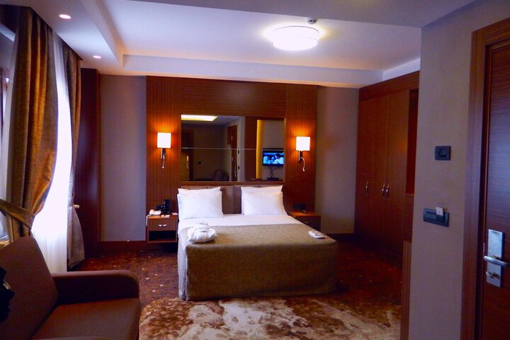 Room 10 of 60