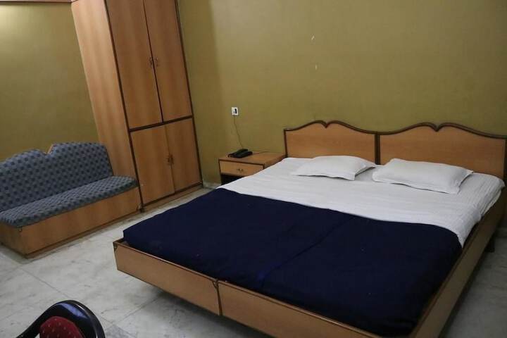 Room 9 of 29