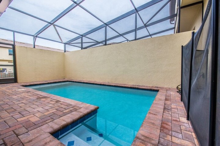 Pool 20 of 42