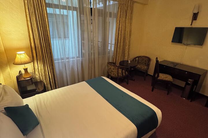 Room 12 of 25