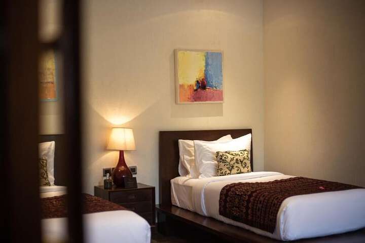 Room 49 of 212