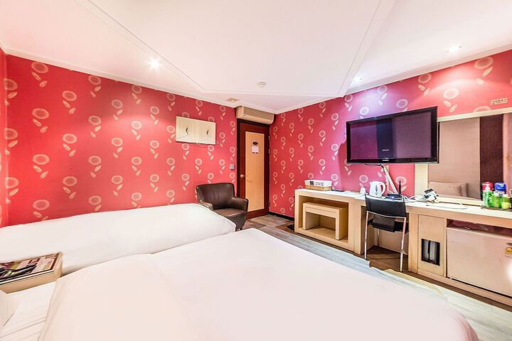 Room 21 of 38