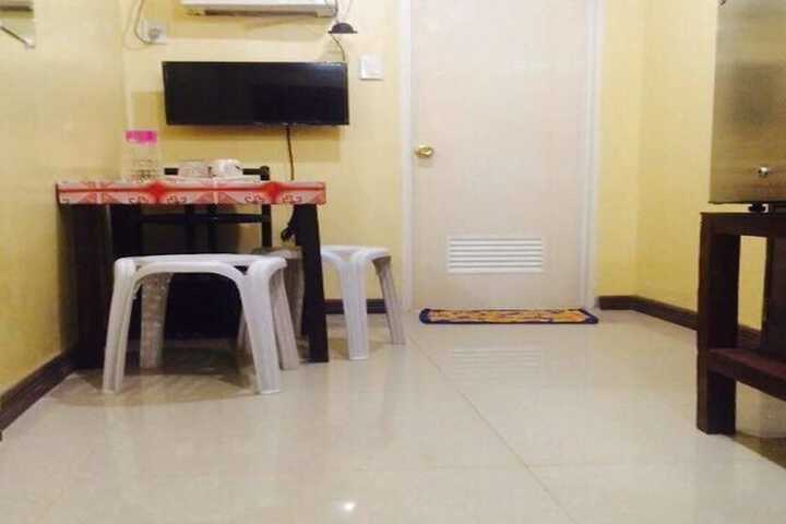 Room 9 of 38