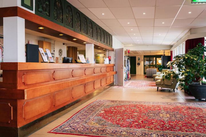 Hotel Lobby