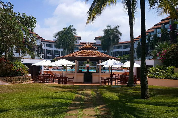 Hotel Exterior 55 of 58