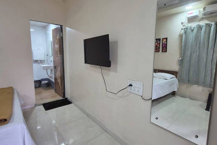Room 6 of 11