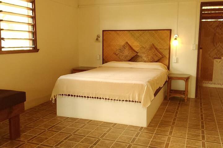 Room 3 of 7