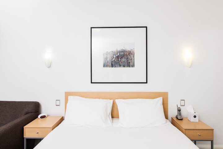 Room 8 of 38