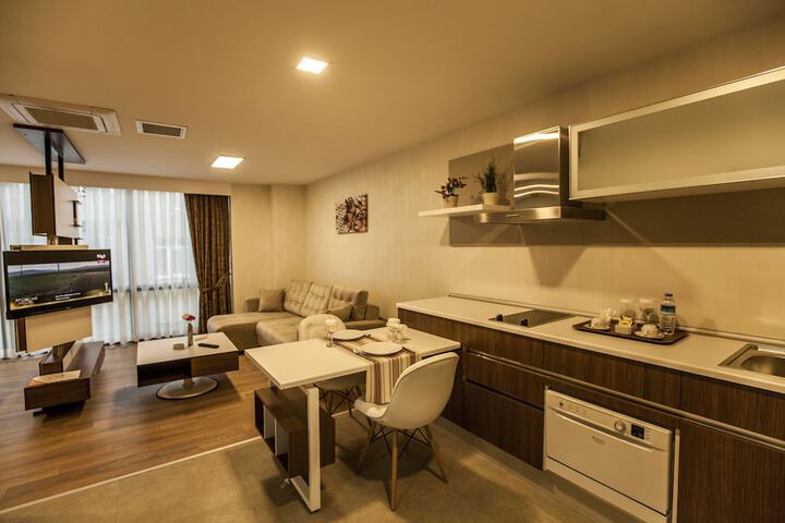 Room 3 of 43