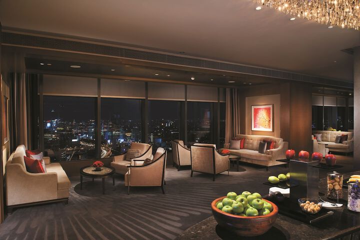 Lounge 77 of 80
