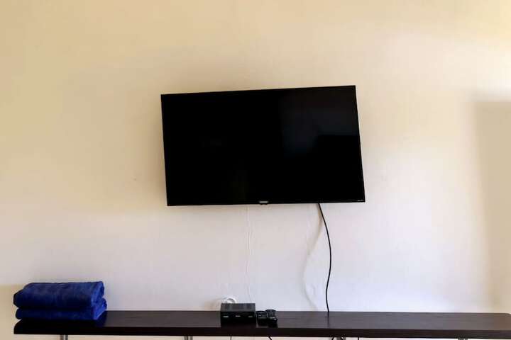 Room 2 of 9
