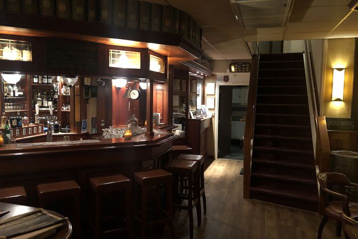 Lounge 135 of 139