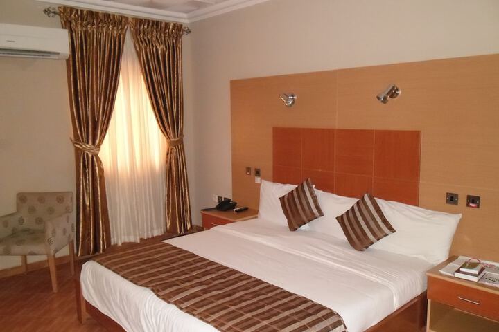 Room 4 of 27