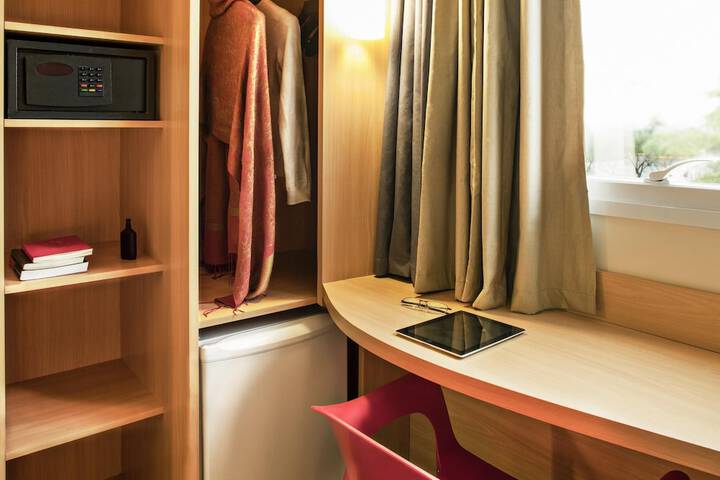 Room 4 of 18