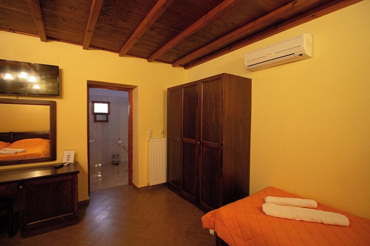 Room 43 of 206