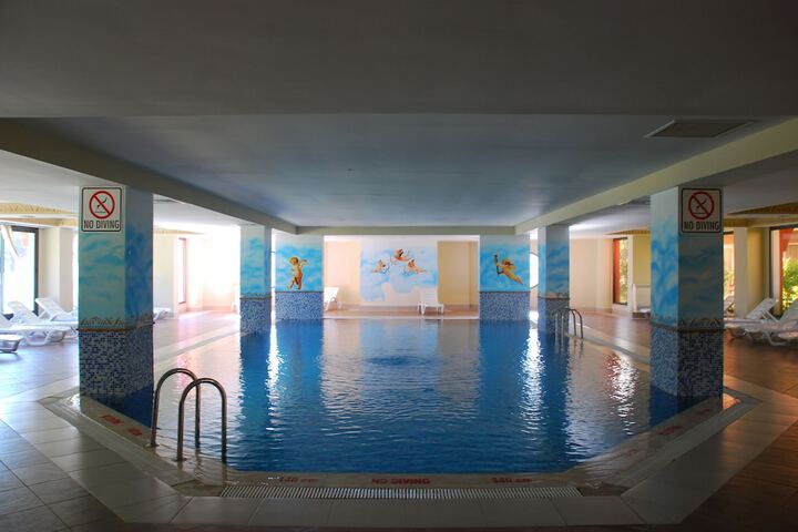 Hotel Pool