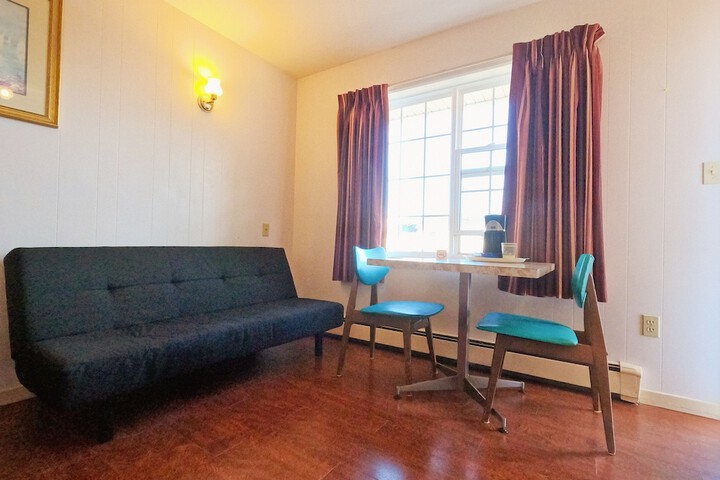 Room 10 of 43