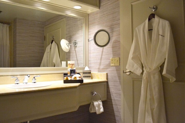 Room 4 of 70