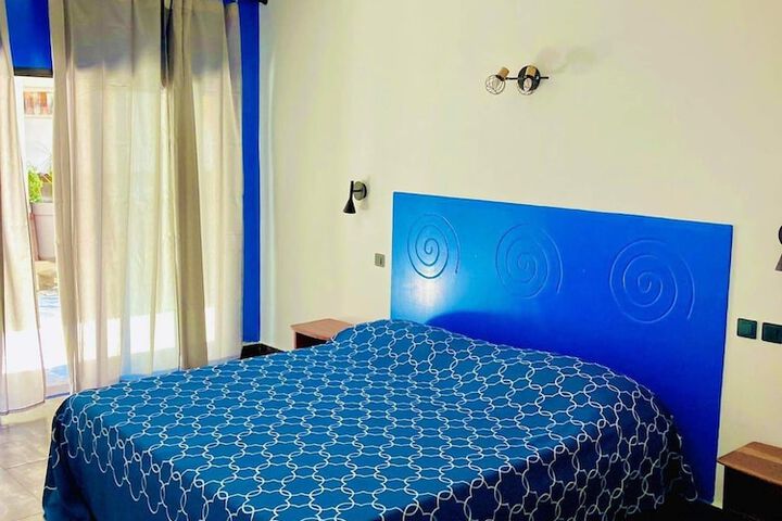 Room 28 of 90
