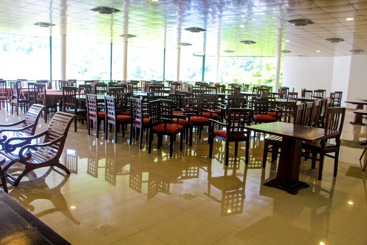 Dining 12 of 18