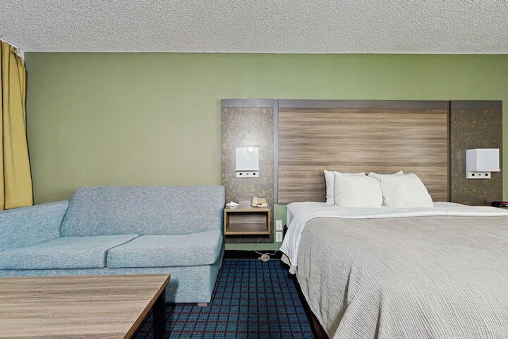 Room 10 of 27