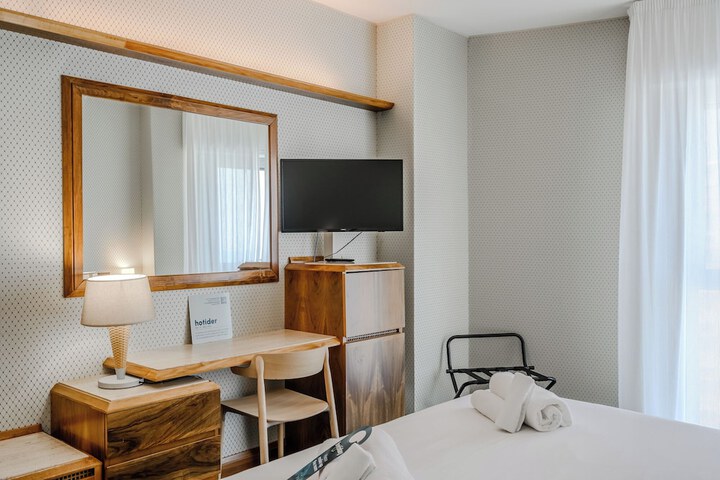 Room 15 of 97