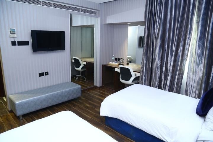 Room 7 of 28