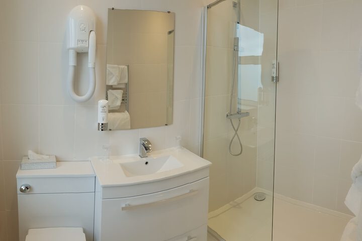 Room 53 of 98