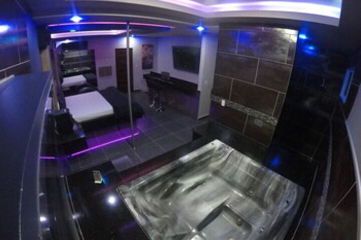 Hot Tub 74 of 78